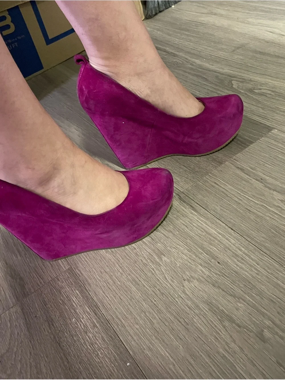 Women’s Suede Wedge Pumps in Magenta